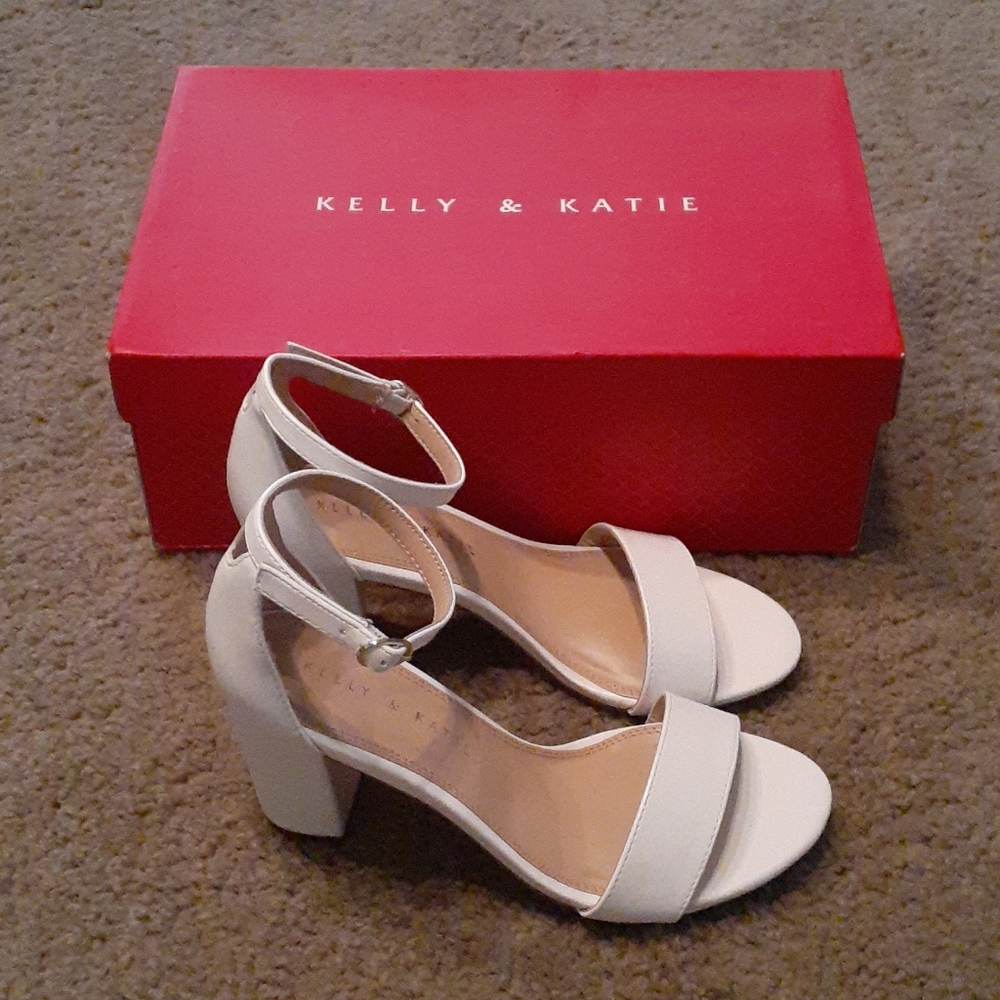 Kelly & Katie White Hailee Sandals